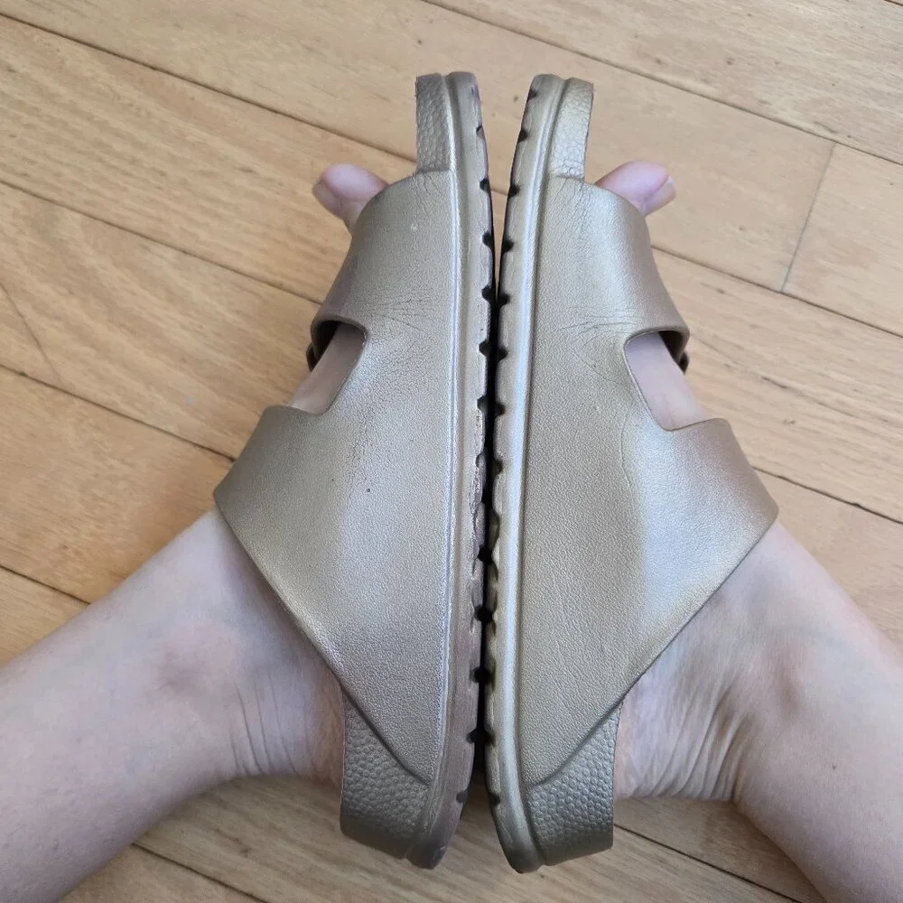 Mudd not wear sandals